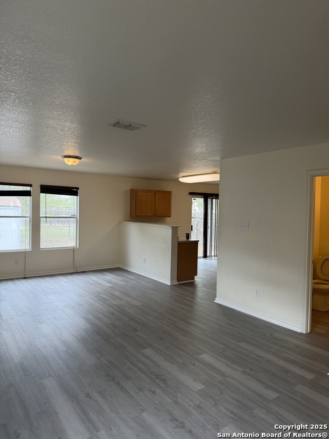 Listing photo id 11 for 3819 Amber Hollow