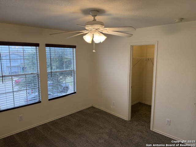 Listing photo id 13 for 3819 Amber Hollow