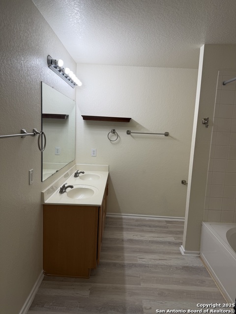 Listing photo id 2 for 3819 Amber Hollow