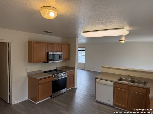 Listing photo id 3 for 3819 Amber Hollow