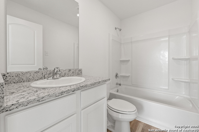 Image 14 of 24 For 16025 Stratford Cove