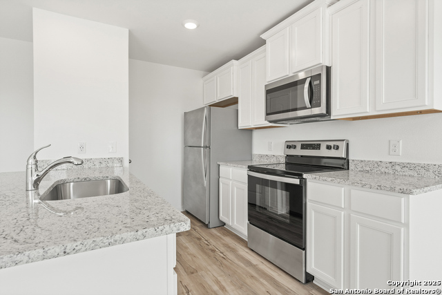 Image 9 of 24 For 16025 Stratford Cove