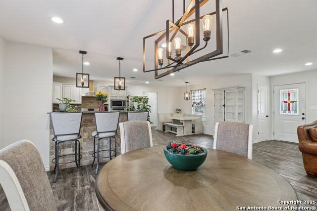 Listing photo id 13 for 5054 Odaniel