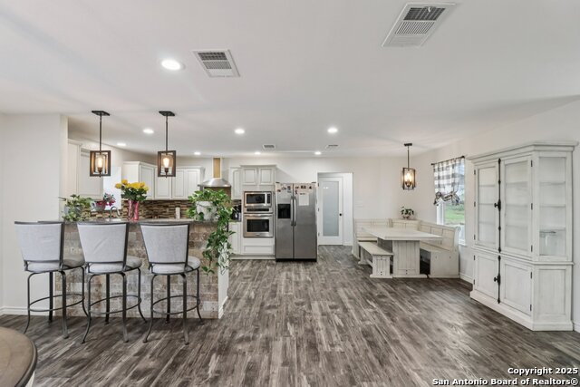 Listing photo id 14 for 5054 Odaniel