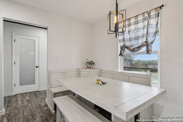 Listing photo id 15 for 5054 Odaniel