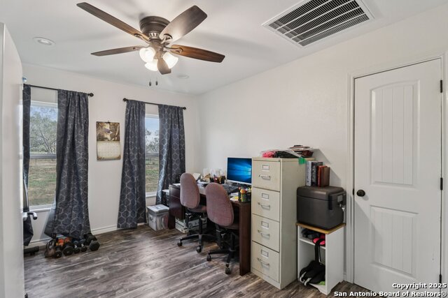 Listing photo id 18 for 5054 Odaniel