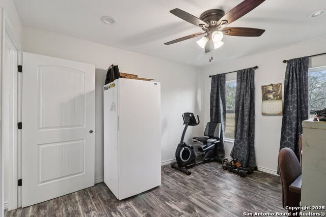 Listing photo id 19 for 5054 Odaniel