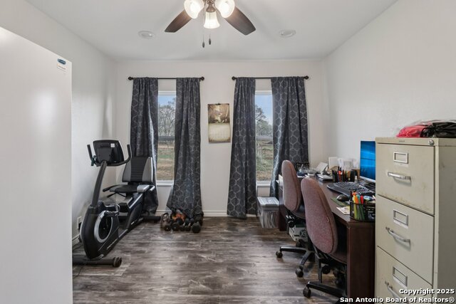 Listing photo id 20 for 5054 Odaniel