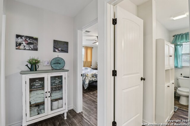 Listing photo id 22 for 5054 Odaniel