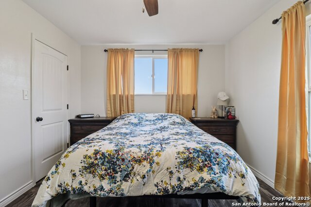 Listing photo id 27 for 5054 Odaniel