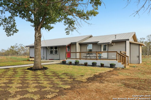 Listing photo id 3 for 5054 Odaniel