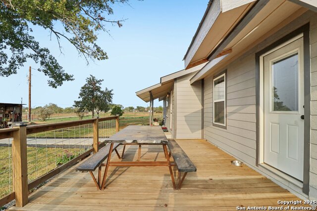 Listing photo id 6 for 5054 Odaniel