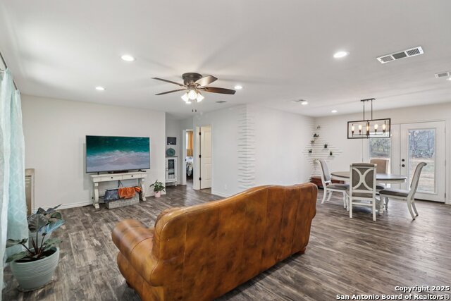 Listing photo id 7 for 5054 Odaniel