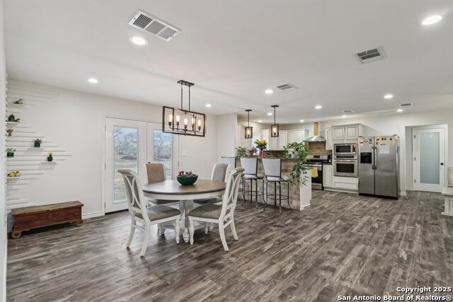 Listing photo id 14 for 5054-5080 Odaniel