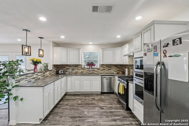 Listing photo id 19 for 5054-5080 Odaniel