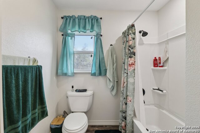 Listing photo id 27 for 5054-5080 Odaniel