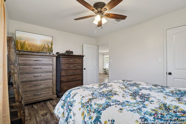 Listing photo id 30 for 5054-5080 Odaniel