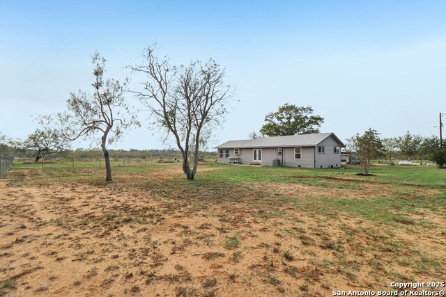 Listing photo id 36 for 5054-5080 Odaniel