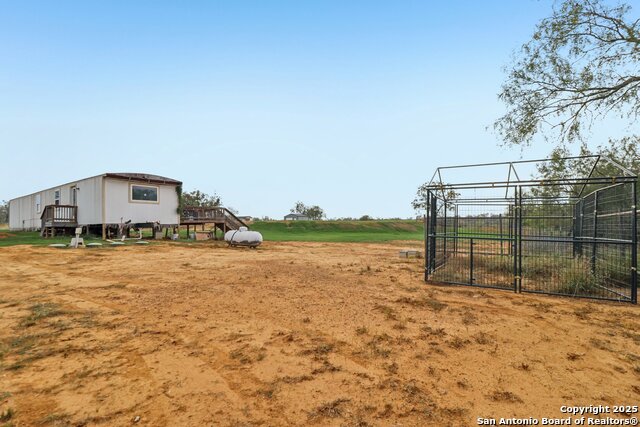 Listing photo id 38 for 5054-5080 Odaniel