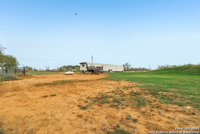 Listing photo id 39 for 5054-5080 Odaniel