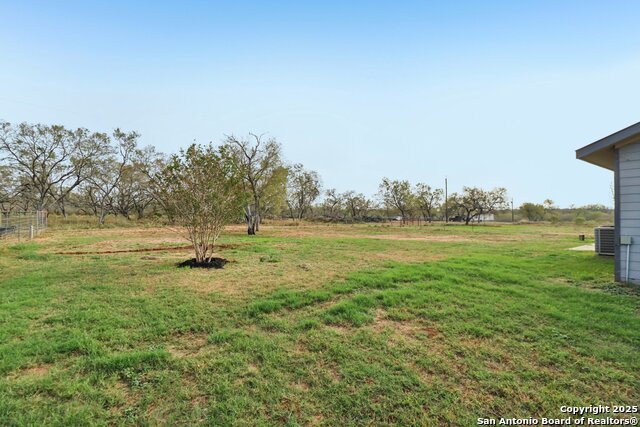 Listing photo id 40 for 5054-5080 Odaniel