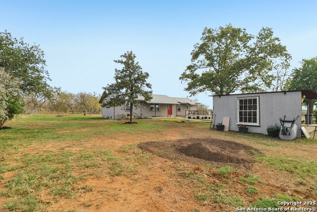 Listing photo id 3 for 5054-5080 Odaniel