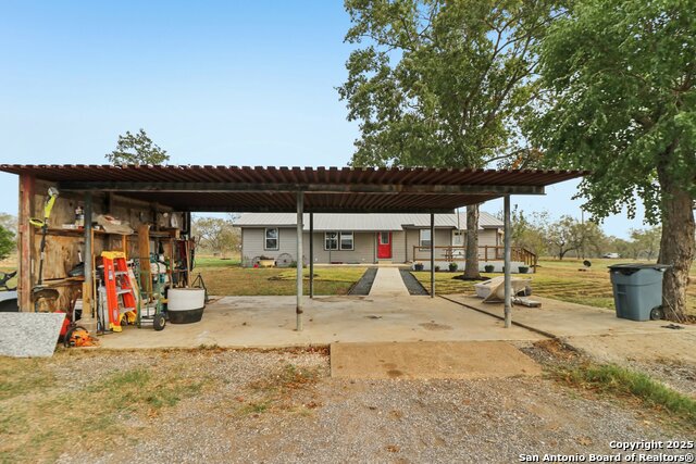 Listing photo id 4 for 5054-5080 Odaniel