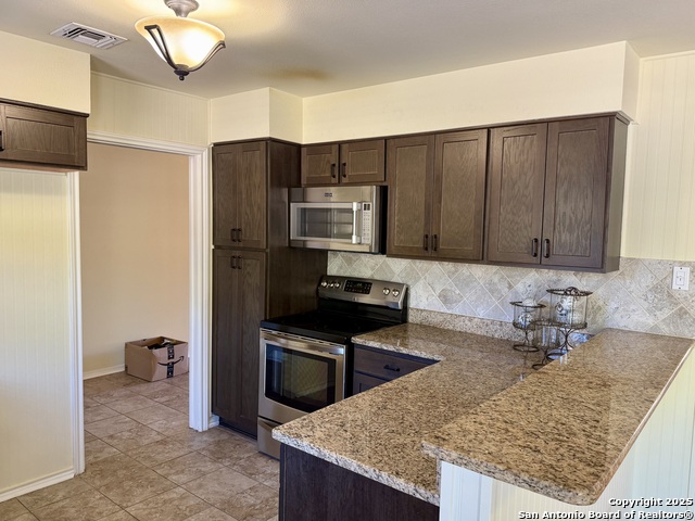 Image 9 of 21 For 13731 Castle Grove Dr.