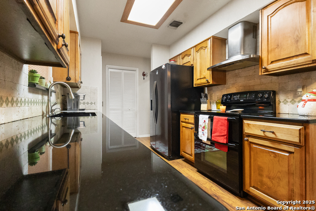 Image 5 of 17 For 5843 Spring Valley