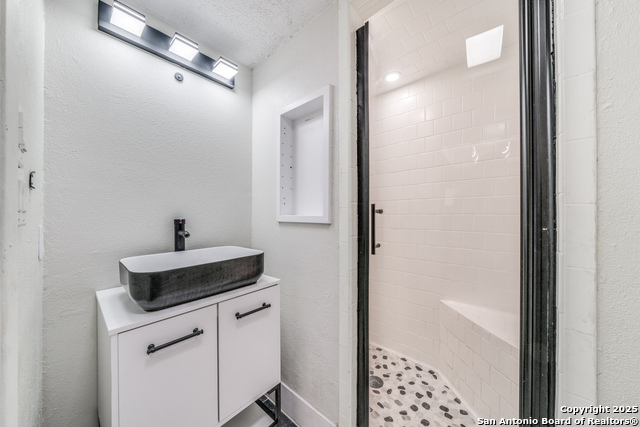 Image 12 of 23 For 7123 Thrush View 20