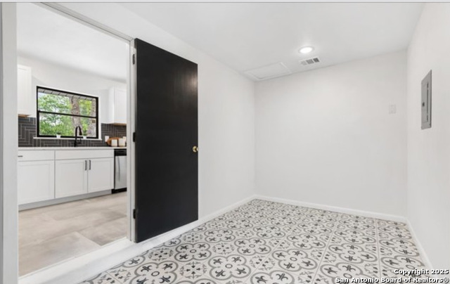 Image 4 of 9 For 3743 Electra