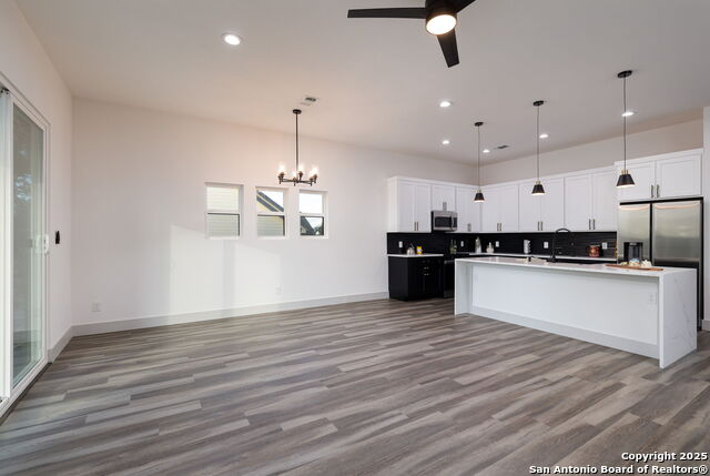 Listing photo id 10 for 1210 Fernwood Rd