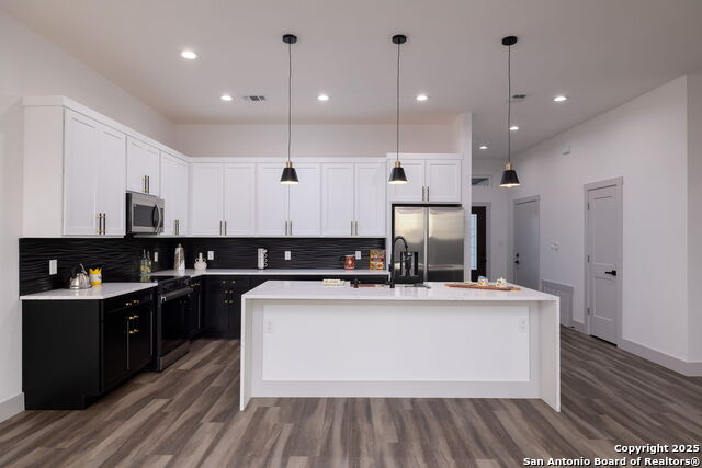 Listing photo id 14 for 1210 Fernwood Rd