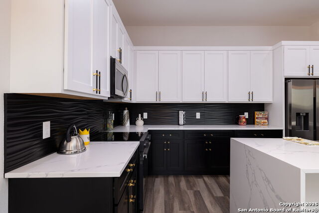 Listing photo id 15 for 1210 Fernwood Rd