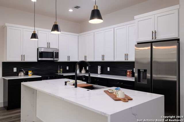 Listing photo id 16 for 1210 Fernwood Rd