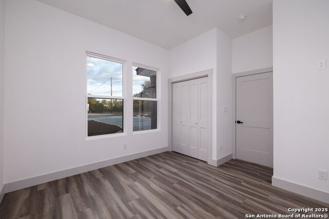 Listing photo id 19 for 1210 Fernwood Rd