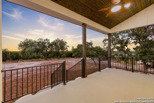 Listing photo id 30 for 1210 Fernwood Rd