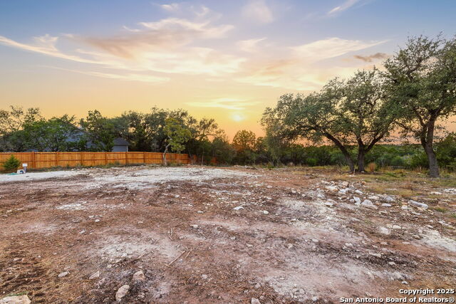 Listing photo id 31 for 1210 Fernwood Rd