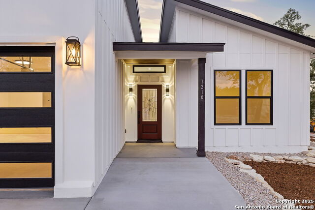 Listing photo id 3 for 1210 Fernwood Rd