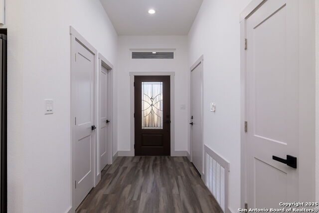 Listing photo id 5 for 1210 Fernwood Rd