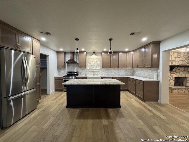 Image 11 of 42 For 121 Larkspur