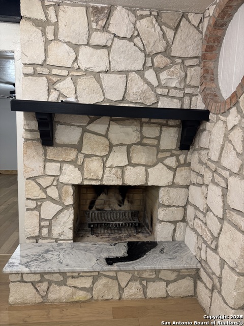 Image 17 of 42 For 121 Larkspur