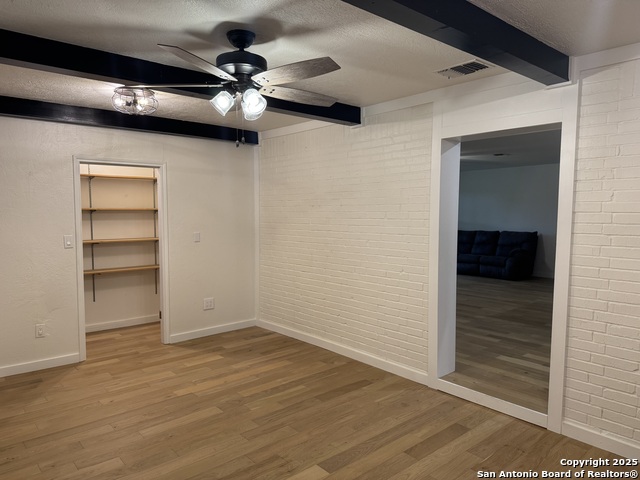 Image 19 of 42 For 121 Larkspur