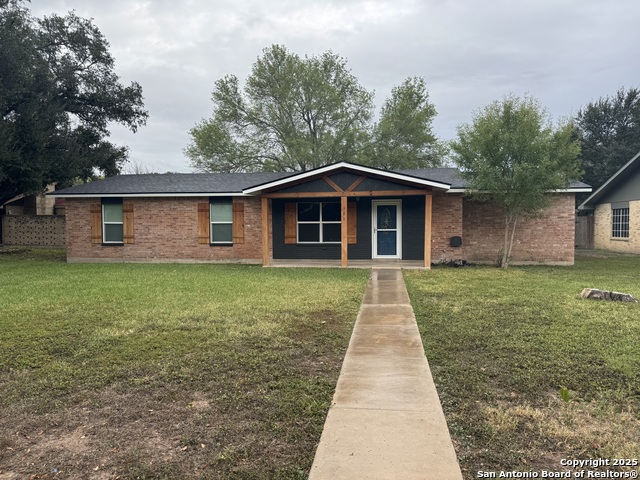 Image 2 of 42 For 121 Larkspur