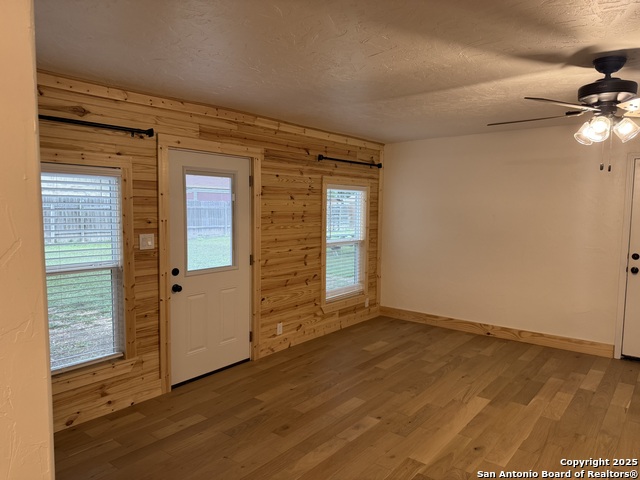 Image 20 of 42 For 121 Larkspur