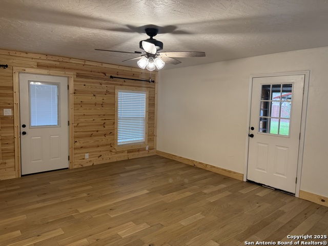 Image 21 of 42 For 121 Larkspur