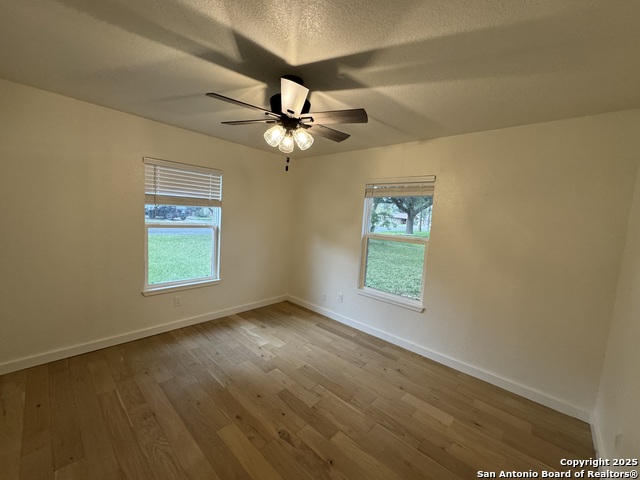 Image 23 of 42 For 121 Larkspur