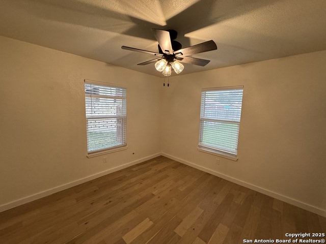 Image 28 of 42 For 121 Larkspur