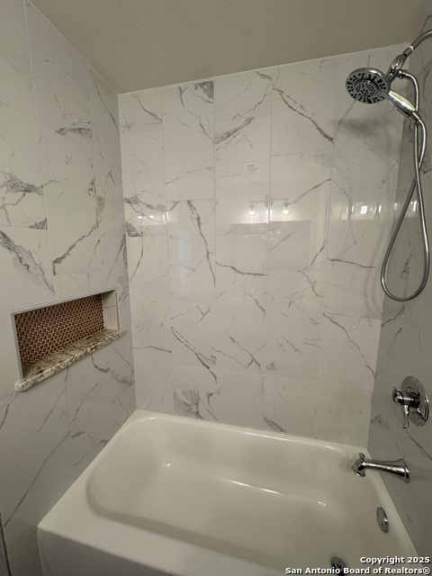 Image 30 of 42 For 121 Larkspur