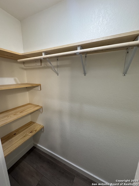 Image 34 of 42 For 121 Larkspur